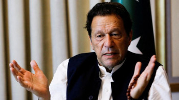 पाकिस्तानका पूर्व प्रधानमन्त्री खानलाई १० वर्षको जेल सजाय