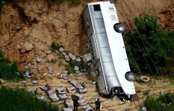 दक्षिण चीनमा यात्रुबाहक बस भीरबाट खस्याे, ११ जनाको मृत्यु