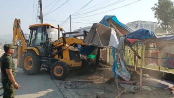 मुग्लिन–पोखरा सडक विस्तारका लागि दमौलीका घर भत्काउन शुरू