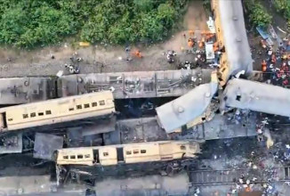 भारतमा रेल दुर्घटना, १३ जनाकाे मृत्यु